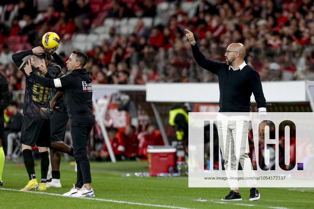 Jose Faria head coach of Estrela da Amadora during the Taca de Portugal match between SL Benfica and Estrela da Amadora CF at Estadio da Luz on 23nd November 2024, in Lisbon, Portugal. Taca de Portugal - SL Benfica vs Estrela da Amadora SAD (Valter Gouveia SPP)