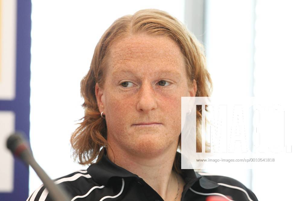 MELANIE BEHRINGER PRESSEKONFERENZ 1.FFC FRANKFURT ZUM DFB POKAL ENDSPIEL FRANKFURT 8.5.12