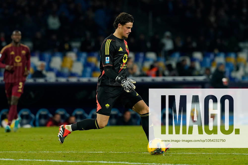 SSC Napoli v AS Roma - Serie A Mile Svilar of AS Roma during the Serie A match between SSC Napoli and AS Roma at Stadio Diego Armando Maradona Naples Italy on 24 November 2024. Naples Naples Italy
