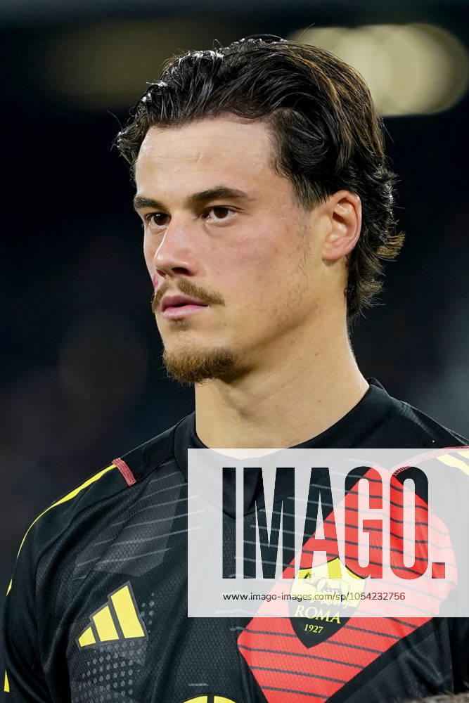 SSC Napoli v AS Roma - Serie A Mile Svilar of AS Roma during the Serie A match between SSC Napoli and AS Roma at Stadio Diego Armando Maradona Naples Italy on 24 November 2024. Naples Naples Italy