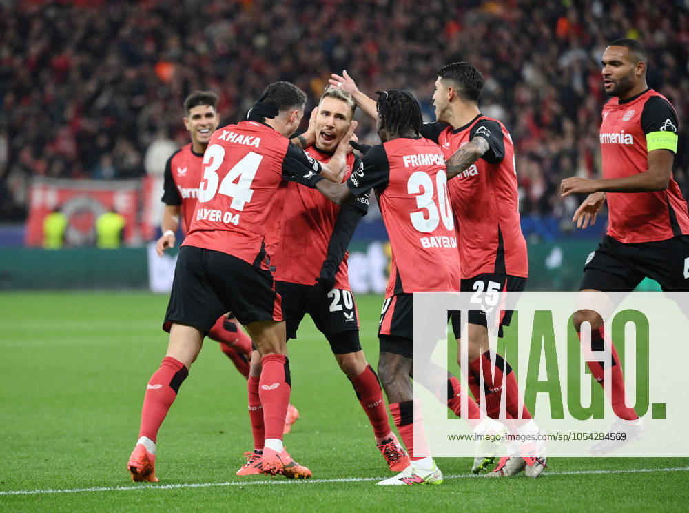 Jubel 2:0 v.li., Granit Xhaka (Bayer 04 Leverkusen), Alejandro Grimaldo (Bayer 04 Leverkusen), Jeremie Frimpong (Bayer 04 Leverkusen), Exequiel Palacios (Bayer 04 Leverkusen), Jonathan Tah (Bayer 04 Leverkusen) 26.11.2024, Fussball UEFA Champions League 2024 25, 5. Spieltag Bayer 04 Leverkusen - RB Salzburg Leverkusen BayArena Nordrhein Westfalen Deutschland