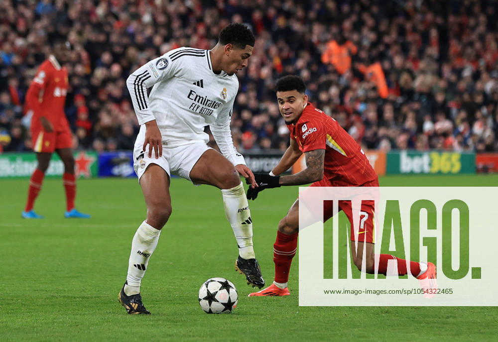 27th November 2024; Anfield, Liverpool, Merseyside, England; Champions League Football, Liverpool versus Real Madrid; Jude Bellingham of Real Madrid sheilds the ball from Luis Diaz of Liverpool ActionPlus12720720 DavidxBlunsden