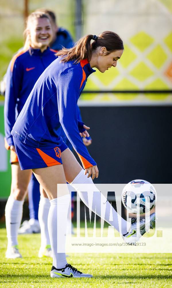 ZEIST - Danio«lle van de Donk during a training session of the Dutch soccer players ahead of a practice international against China. ANP SEM VAN DER WAL ANPxSportx IVx 514440472 originalFilename: 514440472