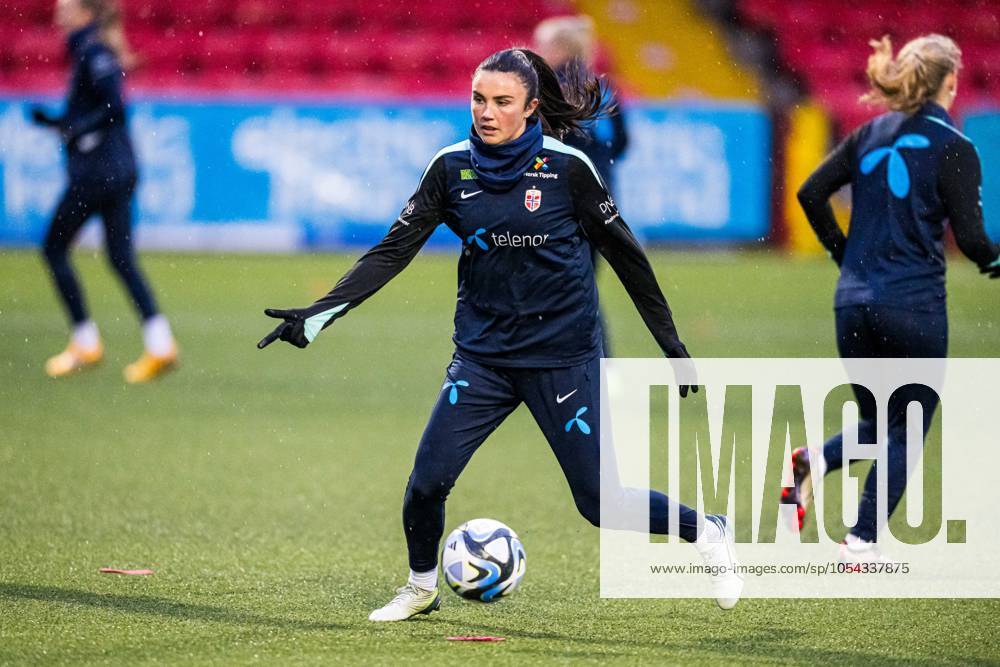 Ingrid Syrstad Engen of the Norwegian women s national football team during a training session on November 28, 2024 in Larne. Photo: Marius Simensen BILDBYRAN COP 238 bbeng dam football fotball fotboll norge norway practice soccer training trening träning uefa women s EURO Qualifier, EM, Europameisterschaft