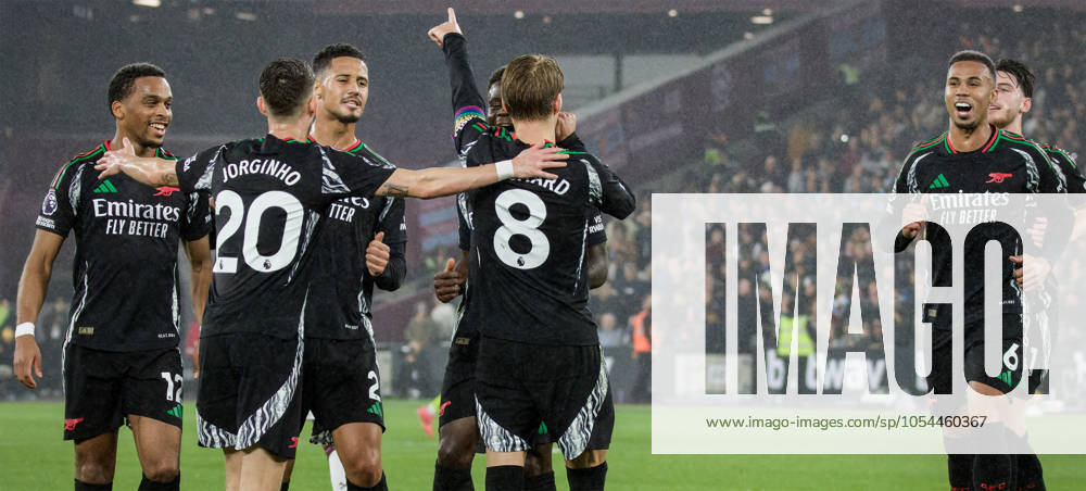 London, England, November 30 2024: Martin Odegaard (8 Arsenal) celebrates his goal with the team during the Premier League game between West Ham and Arsenal at London Stadium in London, England. (Pedro Porru SPP)