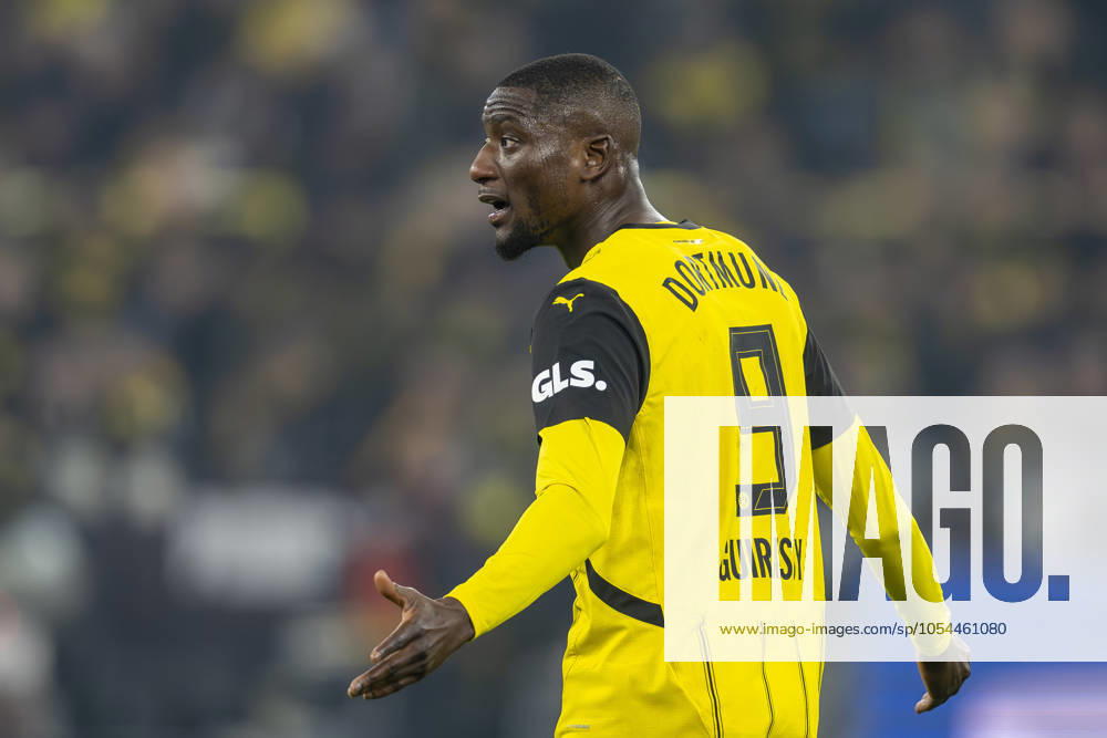 Borussia Dortmund - FC Bayern München, 12. Spieltag im Signal-Iduna-Park. Dortmunds Serhou Guirassy reagiert. WICHTIGER HINWEIS: Gemäß den Vorgaben der DFL und des DFB ist es untersagt, in dem Stadion und oder vom Spiel angefertigte Fotoaufnahmen in Form von Sequenzbildern und oder videoähnlichen Fotostrecken zu verwerten bzw. verwerten zu lassen.