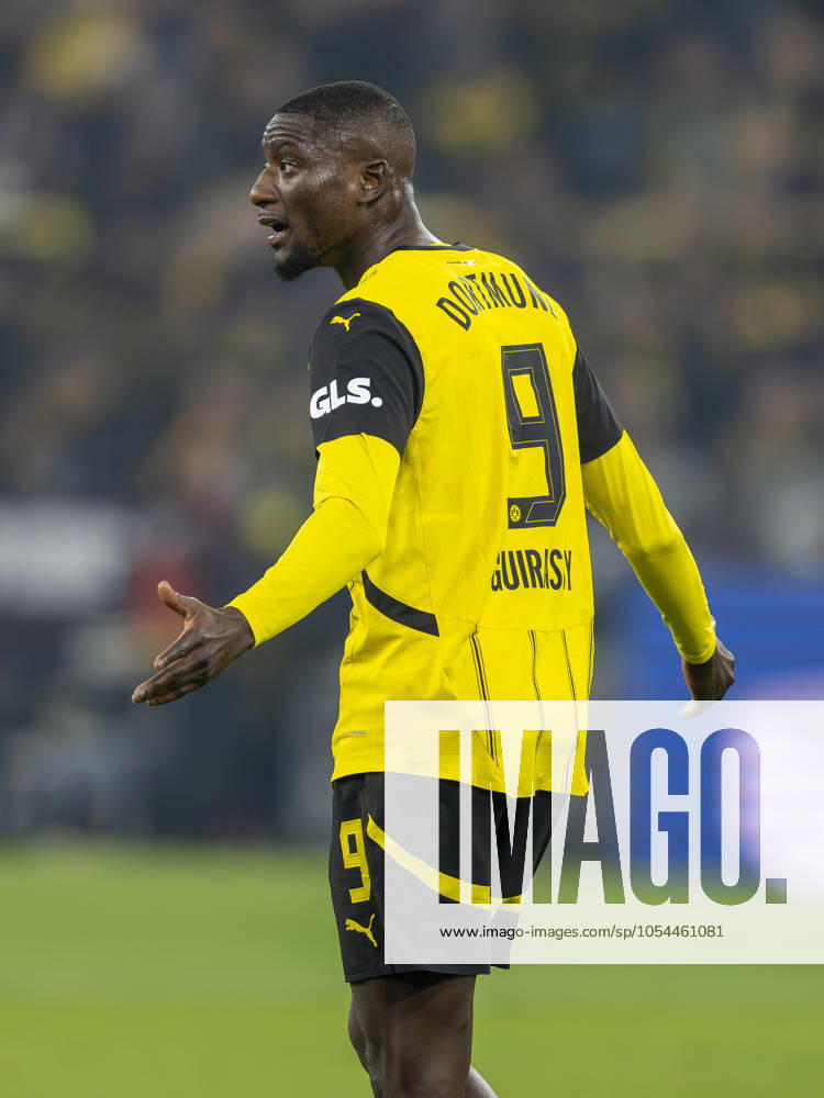 Borussia Dortmund - FC Bayern München, 12. Spieltag im Signal-Iduna-Park. Dortmunds Serhou Guirassy reagiert. WICHTIGER HINWEIS: Gemäß den Vorgaben der DFL und des DFB ist es untersagt, in dem Stadion und oder vom Spiel angefertigte Fotoaufnahmen in Form von Sequenzbildern und oder videoähnlichen Fotostrecken zu verwerten bzw. verwerten zu lassen.
