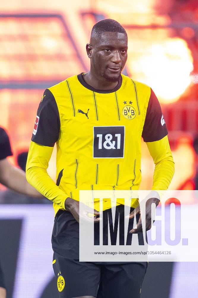 Borussia Dortmund - FC Bayern München, 12. Spieltag im Signal-Iduna-Park. Dortmunds Serhou Guirassy reagiert. WICHTIGER HINWEIS: Gemäß den Vorgaben der DFL und des DFB ist es untersagt, in dem Stadion und oder vom Spiel angefertigte Fotoaufnahmen in Form von Sequenzbildern und oder videoähnlichen Fotostrecken zu verwerten bzw. verwerten zu lassen.