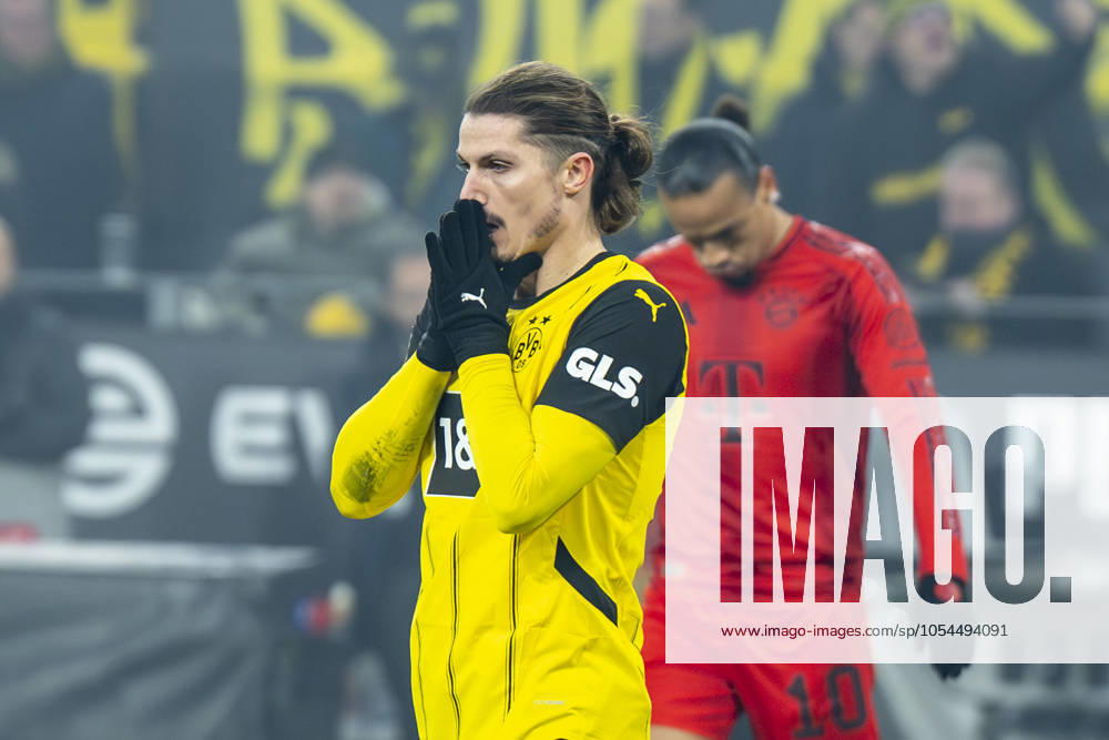 Borussia Dortmund - FC Bayern München, 12. Spieltag im Signal-Iduna-Park. Dortmunds Marcel Sabitzer ärgert sich. WICHTIGER HINWEIS: Gemäß den Vorgaben der DFL und des DFB ist es untersagt, in dem Stadion und oder vom Spiel angefertigte Fotoaufnahmen in Form von Sequenzbildern und oder videoähnlichen Fotostrecken zu verwerten bzw. verwerten zu lassen.