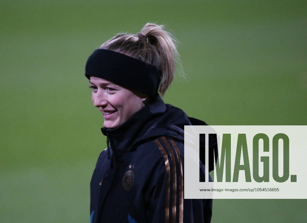 Fussball Medientermine, Deutschland Frauen - Pressekonferenz und Abschlusstraining, v.l. Lea Schüller (Deutsche Frauennationalmannschaft) Bochum