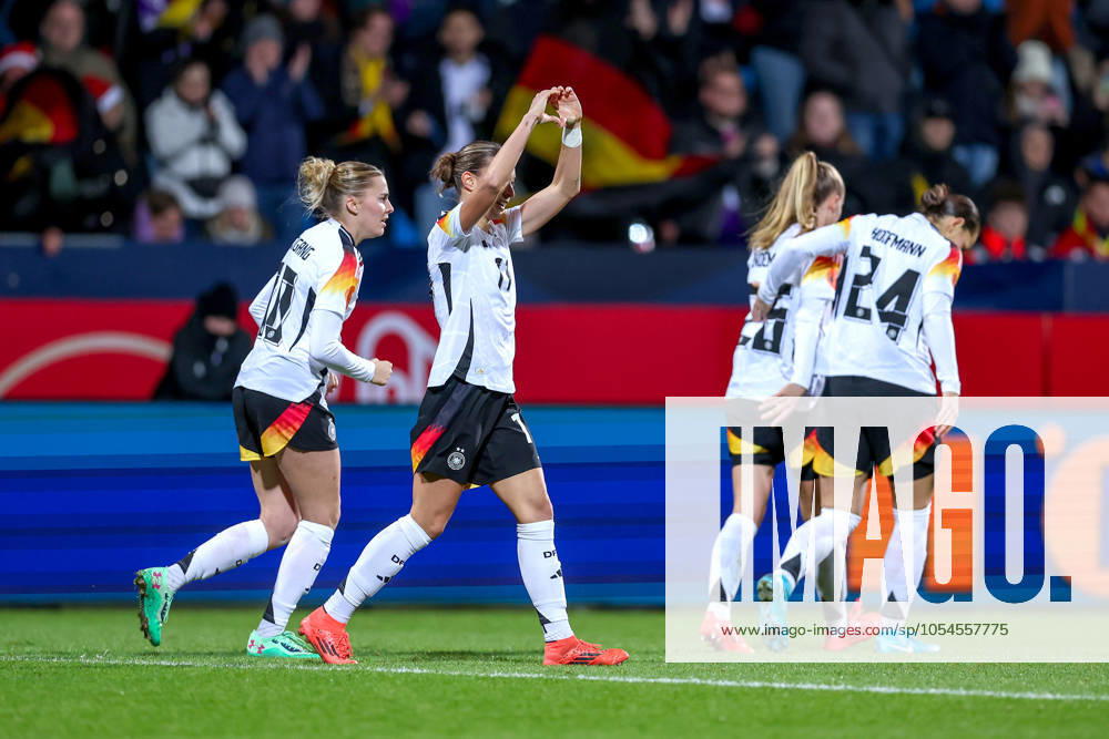 Fußball Länderspiel Frauen, Deutschland - Italien, Vonovia-Ruhrstadion Bochum, Saison 2024 2025: Torjubel nach dem 1:1 Tor durch Felicitas Rauch (GER 17) DFB regulations prohibit any use of photographs as image sequences and or quasi-video. Nordrhein-Westfalen Deutschland