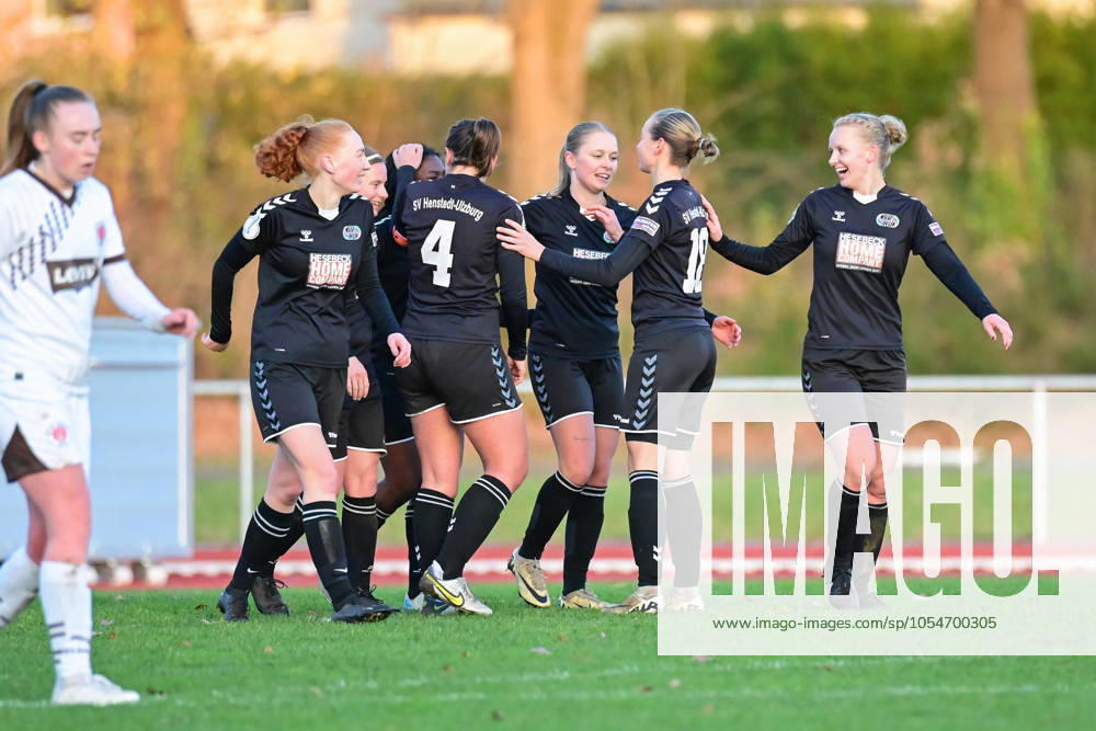 Fußball I Frauen I Saison 2024 2025 I Regionalliga Nord I 12. Spieltag I SV Henstedt-Ulzburg - FC St. Pauli I 01.12.2024 Torjubel, Jubel, Begeisterung, Enthusiasmus, Euphorie, Freude, Glücksgefühl, Heiterkeit bei: SV Henstedt-Ulzburg