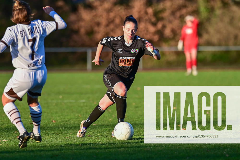 Fußball I Frauen I Saison 2024 2025 I Regionalliga Nord I 12. Spieltag I SV Henstedt-Ulzburg - FC St. Pauli I 01.12.2024 Michelle Hille (10, SV Henstedt-Ulzburg) am Ball.