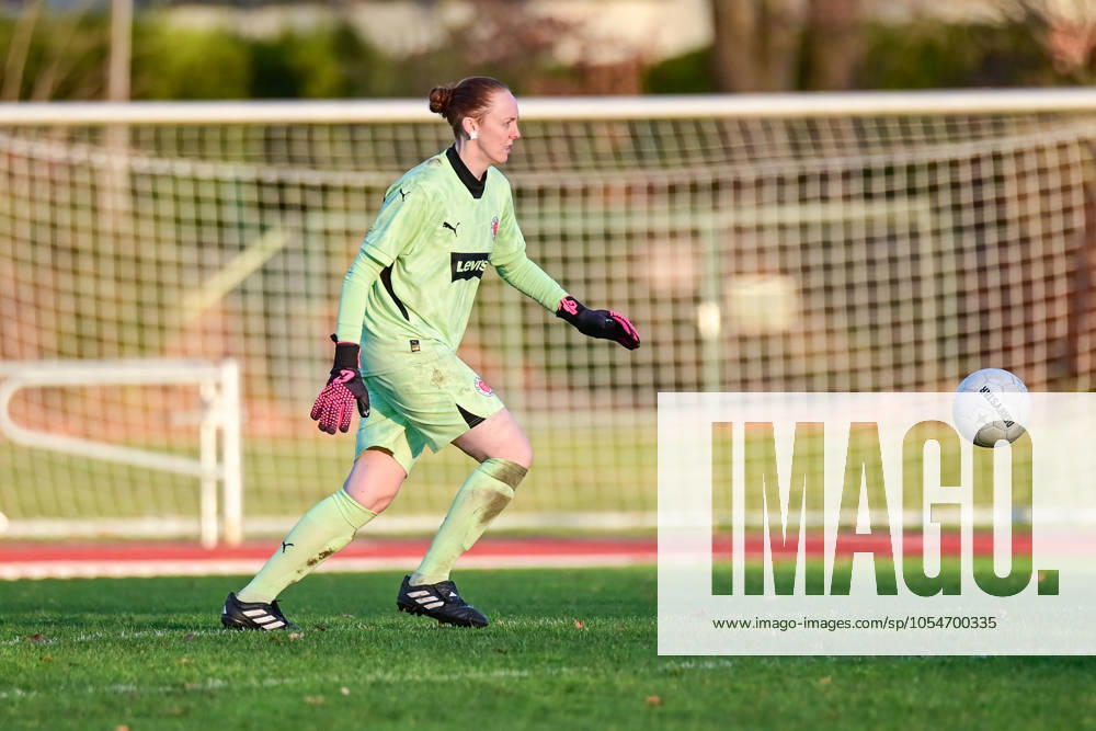 Fußball I Frauen I Saison 2024 2025 I Regionalliga Nord I 12. Spieltag I SV Henstedt-Ulzburg - FC St. Pauli I 01.12.2024 Nahaufnahme, Einzelfoto, Freisteller, Portrait, Porträt, Einzelbild, Einzelfoto, Körper: Tara Zimmermann (27, FC St. Pauli).
