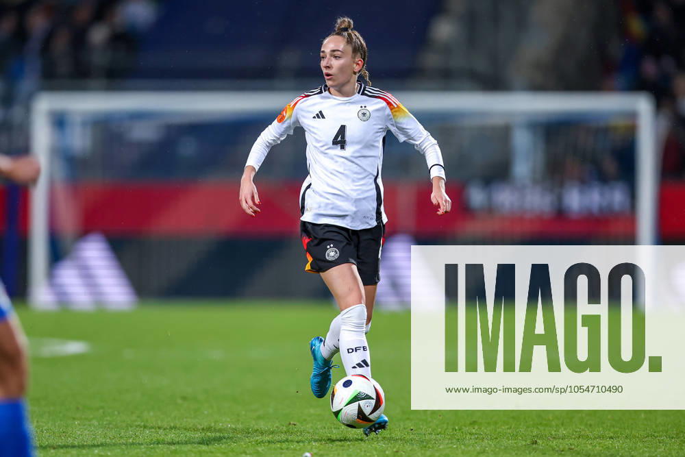 Fußball Länderspiel Frauen, Deutschland - Italien, Vonovia-Ruhrstadion Bochum, Saison 2024 2025: Sophia Kleinherne (GER 4) DFB regulations prohibit any use of photographs as image sequences and or quasi-video. Nordrhein-Westfalen Deutschland