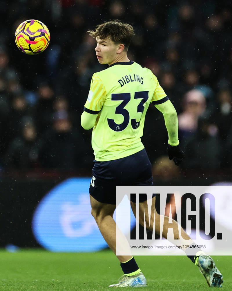 Premier League Aston Villa v Southampton Tyler Dibling of Southampton in action during the Premier League match Aston Villa vs Southampton at Villa Park, Birmingham, United Kingdom, 7th December 2024 (Photo by Mark Cosgrove News Images) Birmingham Villa Park West Midlands United Kingdom