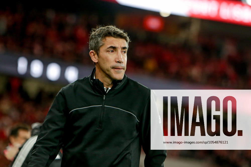 Bruno Lage head of SL Benfica during the Liga Portugal Betclic match between SL Benfica and Vitoria SC at Estadio da Luz on 7th December, 2024 in Lisbon, Portugal. Liga Portugal Betclic - SL Benfica vs Vitoria SC (Valter Gouveia SPP)