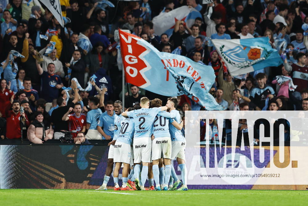 Celta team group, Mannschaftsbild, Totale (Celta), DECEMBER 6, 2024 - Football Soccer : Celta team group celebrate after Iago Asps s goal during Spanish La Liga EA Sports match between RC Celta de Vigo 2-0 RCD Mallorca at the Estadio Abanca Balaidos in Vigo, Spain. Noxthirdxpartyxsales (275467105)