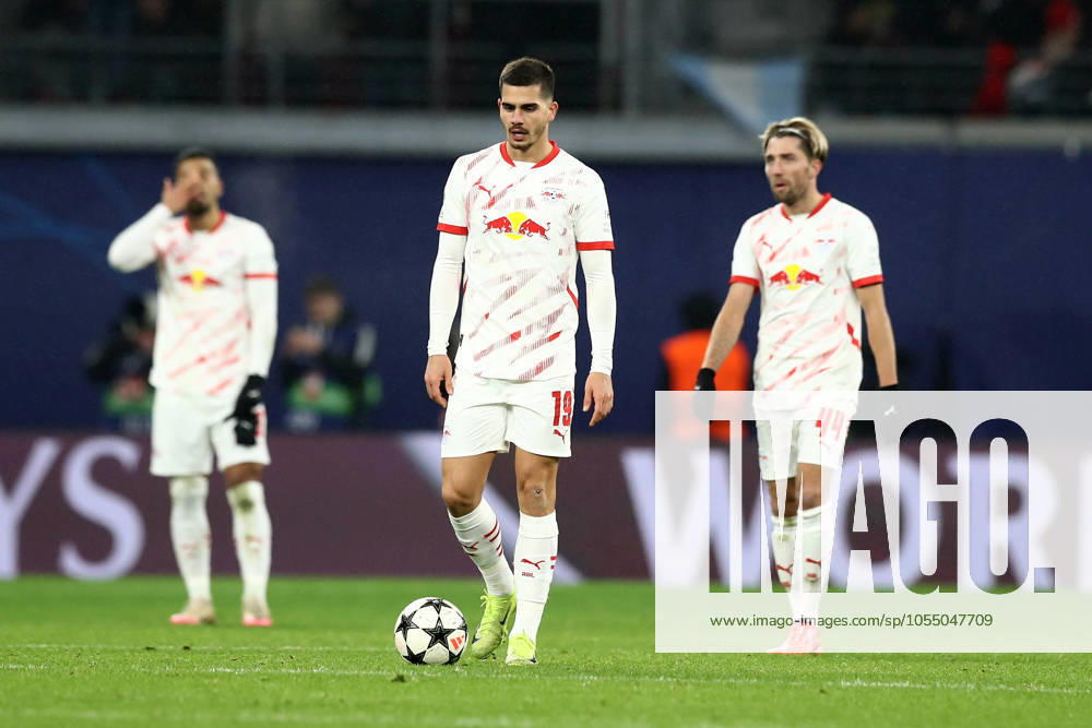 Fussball UEFA Champions League, RB Leipzig - Aston Villa, v.l. Andre Silva (RB Leipzig) Kevin Kampl (RB Leipzig) Enttäuscht, traurig, frustiriert Leipzig