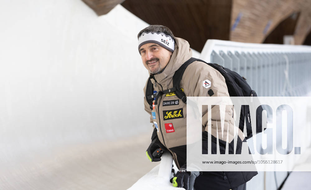 Photographer: FIL Michael Kristen 12.12.2024 3. FIL Eberspächer Luge World Cup, LOTTO Thüringen Ice Arena Oberhof (GER), WC Germany, training, picture: Georg Schorsch Hackl (trainer AUT)