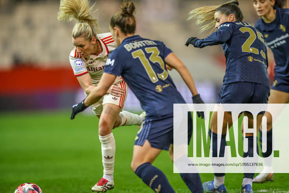 GER, München, FC Bayern München vs Juventus Turin, Women s Champions League, Fussball, UEFA, Spielzeit 2024 2025, FC Bayern Campus, 5. Spieltag, im Bild v.l.: Linda Dallmann (FC Bayern München Frauen 10), Viola Calligaris (Juventus Turin 25) DFB DFL REGULATIONS PROHIBIT ANY USE OF PHOTOGRAPHS AS IMAGE SEQUENCES AND OR QUASI-VIDEO, 02.12.2024,