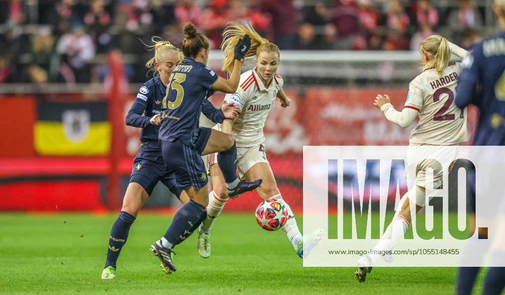 GER, München, FC Bayern München vs Juventus Turin, Women s Champions League, Fussball, UEFA, Spielzeit 2024 2025, FC Bayern Campus, 5. Spieltag, im Bild v.l.: Lisa Boattin (Juventus Turin 13), Glodis Viggosdottir (FC Bayern München Frauen 4) DFB DFL REGULATIONS PROHIBIT ANY USE OF PHOTOGRAPHS AS IMAGE SEQUENCES AND OR QUASI-VIDEO, 02.12.2024,
