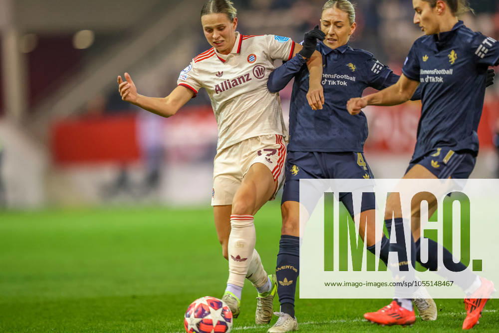 GER, München, FC Bayern München vs Juventus Turin, Women s Champions League, Fussball, UEFA, Spielzeit 2024 2025, FC Bayern Campus, 5. Spieltag, im Bild v.l.: Klara Bühl (FC Bayern München Frauen 17), Emma Kullberg (Juventus Turin 4) DFB DFL REGULATIONS PROHIBIT ANY USE OF PHOTOGRAPHS AS IMAGE SEQUENCES AND OR QUASI-VIDEO, 02.12.2024,