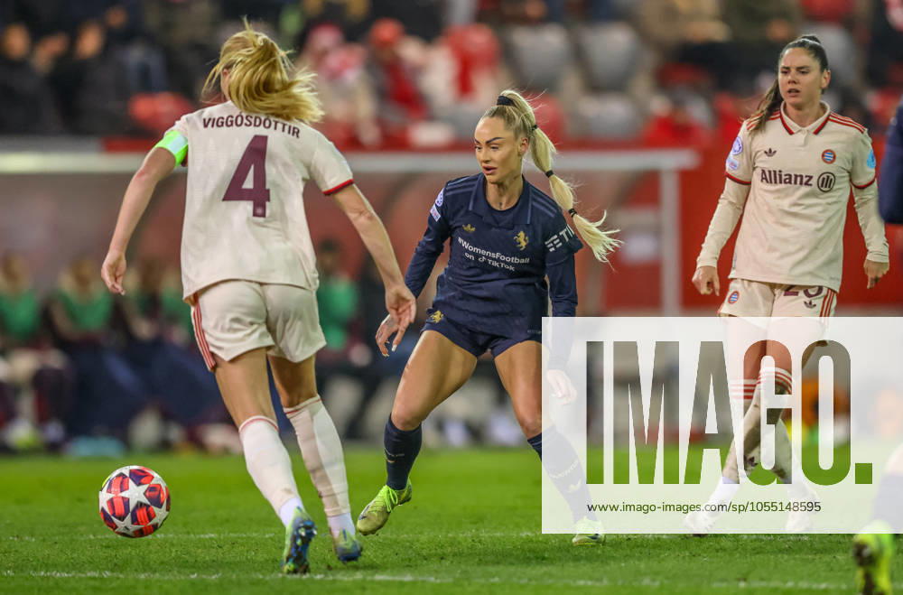 GER, München, FC Bayern München vs Juventus Turin, Women s Champions League, Fussball, UEFA, Spielzeit 2024 2025, FC Bayern Campus, 5. Spieltag, im Bild v.l.: Glodis Viggosdottir (FC Bayern München Frauen 4), Alisha Lehmann (Juventus Turin 7) DFB DFL REGULATIONS PROHIBIT ANY USE OF PHOTOGRAPHS AS IMAGE SEQUENCES AND OR QUASI-VIDEO, 02.12.2024,
