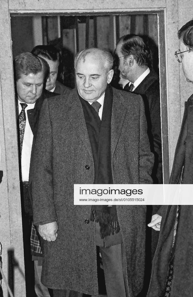 Geschichte 01.12.1993 Besuch Händel-Haus und Franckesche Stiftungen von Henry Alfred Kissinger, Michail Sergejewitsch Gorbatschow und Hans-Dietrich Genscher in Begleitung des Oberbürgermeisters der Stadt Halle Saale Klaus Peter Rauen. Halle Saale Sachsen-Anhalt Deutschland