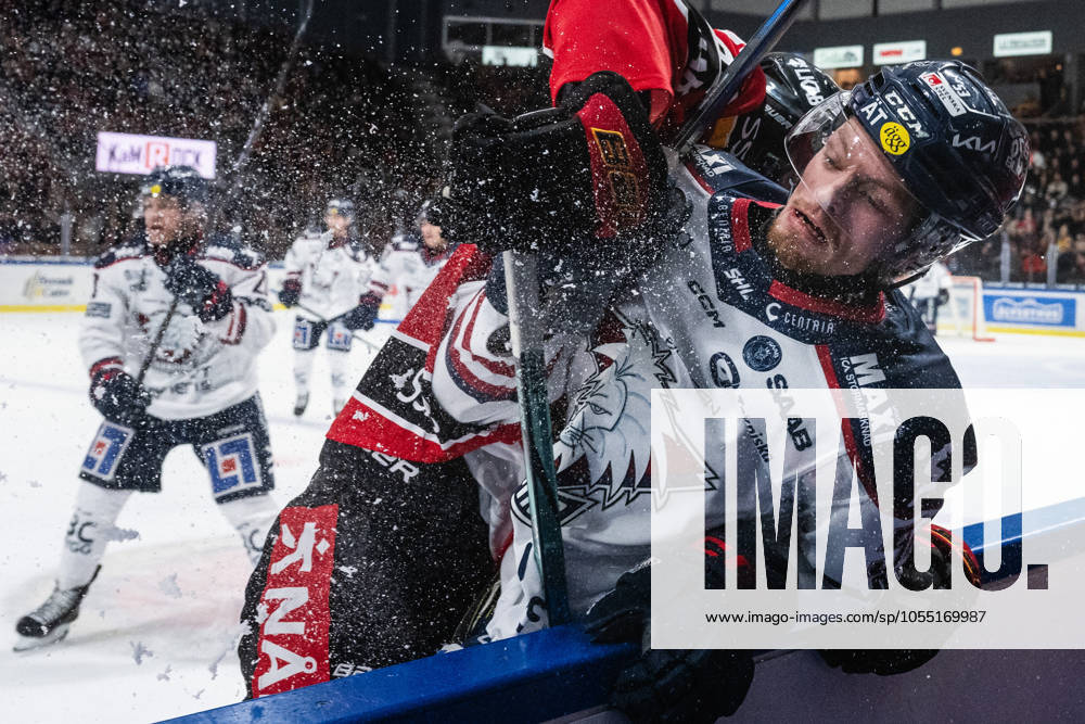 This picture is part of Bildbyrans selection of best sports photos from 2024. Originally published 241102 Adam Hofbauer of Linköping gets tackled during the SHL regular season game between Lulea and Linköping on November 2, 2024 in Lulea, Sweden. Photo: Simon Eliasson BILDBYRAN COP 159 SE0264 bbeng ishockey Ice hockey, Eishockey shl svenska hockeyligan swedish hockey league lulea linköping topx