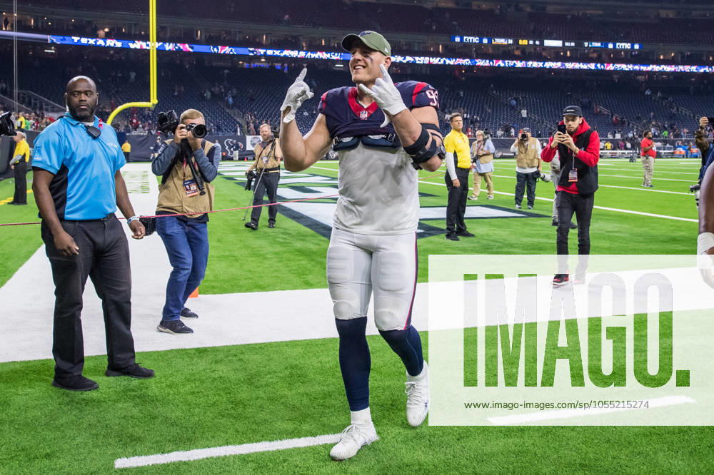 NFL, American Football Herren, USA 2018: Titans vs Texans NOV 26 November 26, 2018: Houston Texans defensive end J.J. Watt (99) leaves the field after an NFL football game between the Tennessee Titans and the Houston Texans at NRG Stadium in Houston, TX. The Texans won the game 34 to 17...Trask Smith CSM Houston TX U.S.