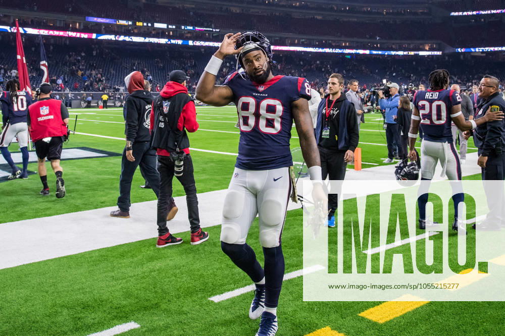 NFL, American Football Herren, USA 2018: Titans vs Texans NOV 26 November 26, 2018: Houston Texans tight end Jordan Akins (88) leaves the field after an NFL football game between the Tennessee Titans and the Houston Texans at NRG Stadium in Houston, TX. The Texans won the game 34 to 17...Trask Smith CSM Houston TX U.S.