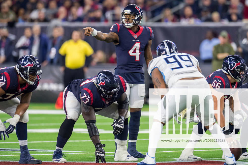 NFL, American Football Herren, USA 2018: Titans vs Texans NOV 26 November 26, 2018: Houston Texans quarterback Deshaun Watson (4) prepares for a play during the 4th quarter of an NFL football game between the Tennessee Titans and the Houston Texans at NRG Stadium in Houston, TX. The Texans won the game 34 to 17...Trask Smith CSM Houston TX U.S.