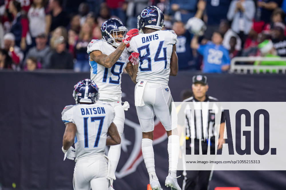 NFL, American Football Herren, USA 2018: Titans vs Texans NOV 26 November 26, 2018: Tennessee Titans wide receiver Corey Davis (84) celebrates his touchdown with Tennessee Titans wide receiver Tajae Sharpe (19) during the 3rd quarter of an NFL football game between the Tennessee Titans and the Houston Texans at NRG Stadium in Houston, TX. The Texans won the game 34 to 17...Trask Smith CSM Houston TX U.S.