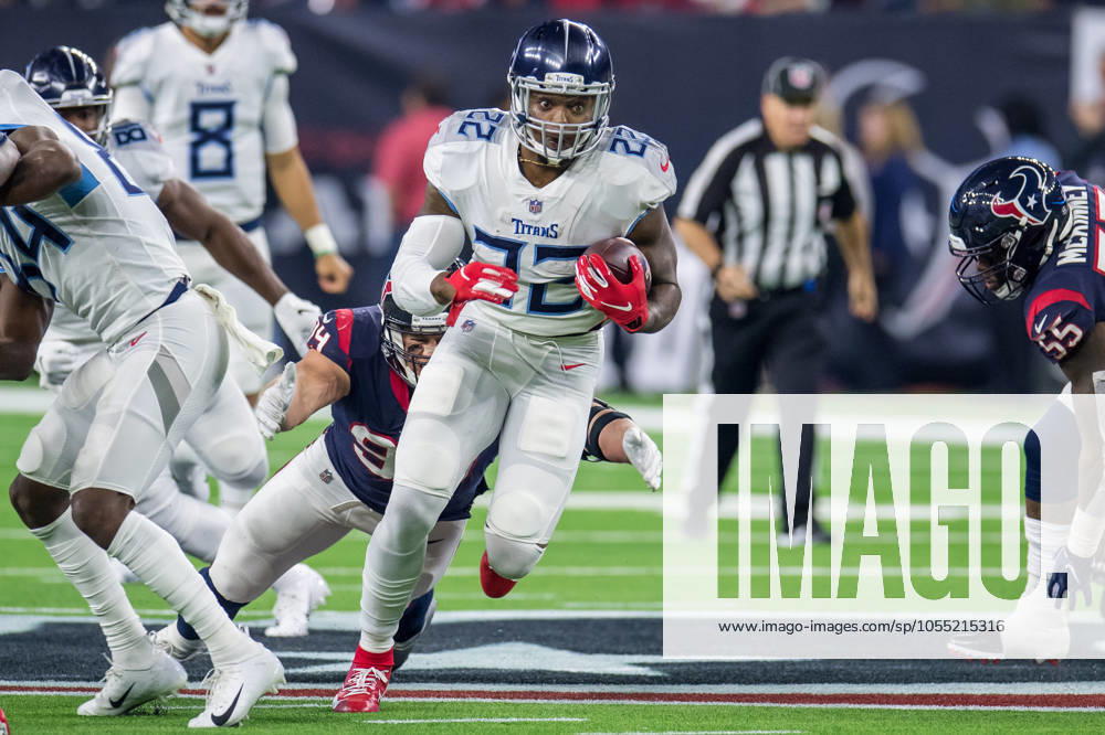 NFL, American Football Herren, USA 2018: Titans vs Texans NOV 26 November 26, 2018: Tennessee Titans running back Derrick Henry (22) carries the ball during the 3rd quarter of an NFL football game between the Tennessee Titans and the Houston Texans at NRG Stadium in Houston, TX. The Texans won the game 34 to 17...Trask Smith CSM Houston TX U.S.