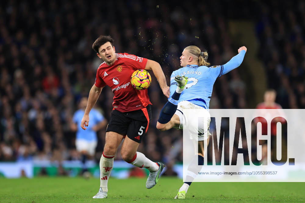 Manchester City v Manchester United, ManU 15 December 2024 - Premier League - Manchester City v Manchester United - Harry Maguire of Manchester United and Erling Haaland of Manchester City compete for the ball - Photo: Simon Stacpoole Offside. Manchester UK