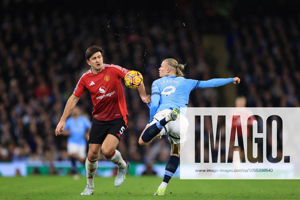 Manchester City v Manchester United, ManU 15 December 2024 - Premier League - Manchester City v Manchester United - Harry Maguire of Manchester United and Erling Haaland of Manchester City compete for the ball - Photo: Simon Stacpoole Offside. Manchester UK