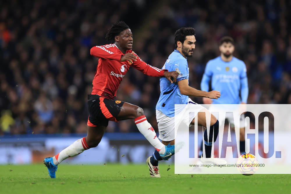 Manchester City v Manchester United, ManU 15 December 2024 - Premier League - Manchester City v Manchester United - Kobbie Mainoo of Manchester United and Ä°lkay Gundogan of Manchester City - Photo: Simon Stacpoole Offside. Manchester UK