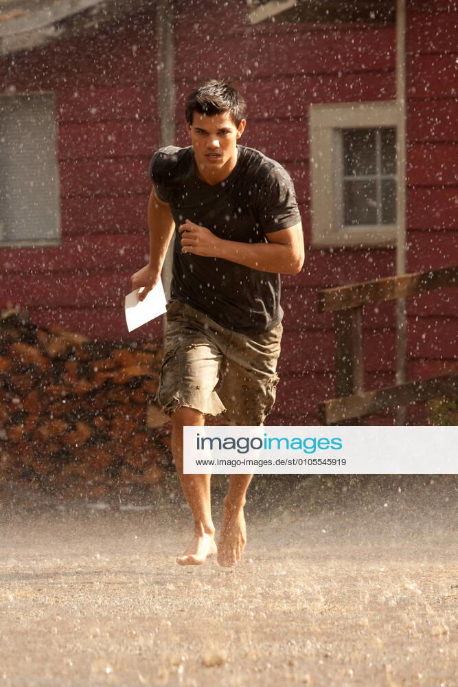 THE TWILIGHT SAGA: BREAKING DAWN PART 1 TAYLOR LAUTNER THE TWILIGHT SAGA: BREAKING DAWN PART 1 TAYLOR LAUTNER Date: 2011 Mandatory credit line: Image courtesy Ronald Grant Mary Evans SUMMIT ENTERTAINMENT ? 2011 Summit Entertainment, LLC. All rights reser