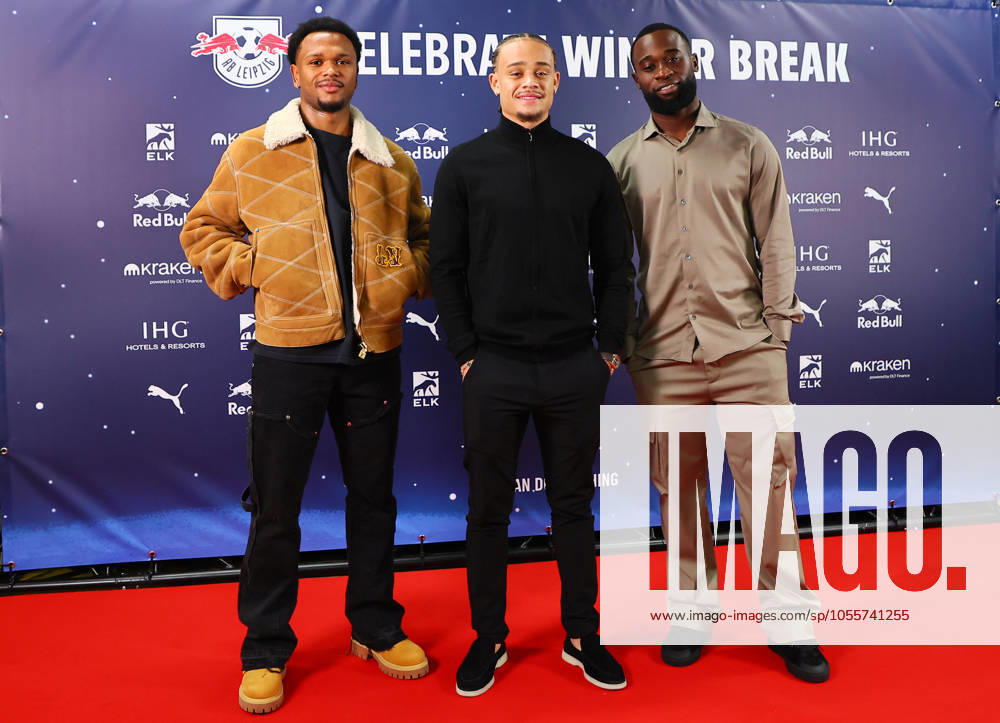 RB Leipzig - Weihnachtsfeier Leipzig, 17.12.2024, Red Bull Arena, Fussball, Bundesliga , RB Leipzig Weihnachtsfeier. , Im Bild v.l.: Lois Openda, Xavi Simons und Lutsharel Geertruida (alle Spieler RB Leipzig) ,