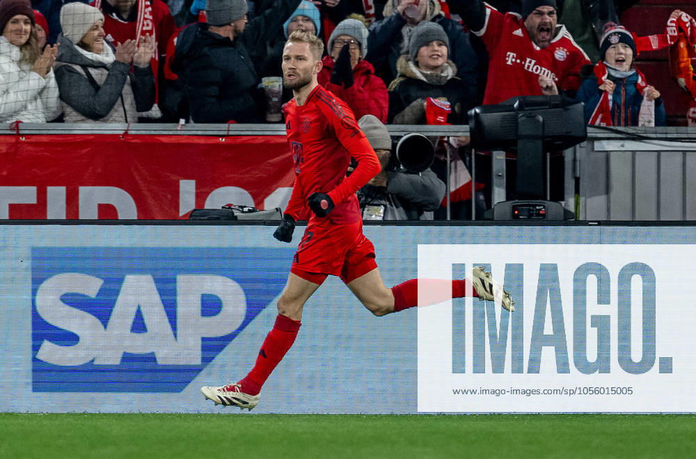 Konrad Laimer (FC Bayern Muenchen, 27) bejubelt sein erstes Bundesliga - Tor fuer die Bayern zum 2:1. GER, FC Bayern Muenchen vs. RB Leipzig, Fussball, Bundesliga, 15. Spieltag, Spielzeit 2024 2025, 20.12.2024. . GER, FC Bayern Muenchen vs. RB Leipzig, Fussball, Bundesliga, 15. Spieltag, Spielzeit 2024 2025, 20.12.2024. Muenchen