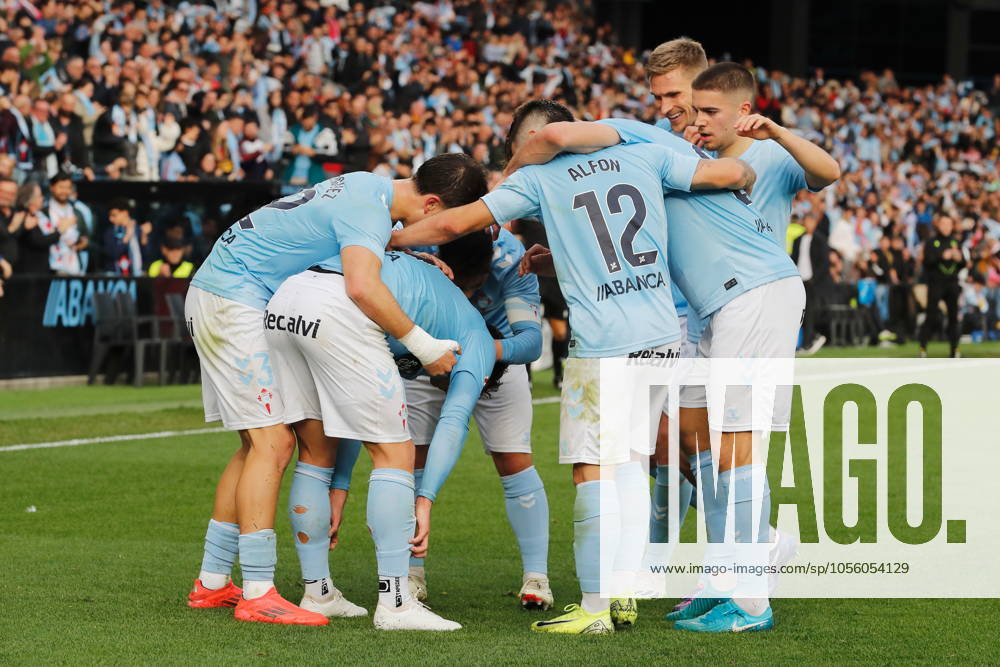 Celta team group, Mannschaftsbild, Totale (Celta), DECEMBER 21, 2024 - Football Soccer : Celta team group celebrate after Pablo Duran s goal during Spanish La Liga EA Sports match between RC Celta de Vigo 2-0 Real Sociedad at the Estadio Abanca Balaidos in Vigo, Spain. Noxthirdxpartyxsales (276806840)