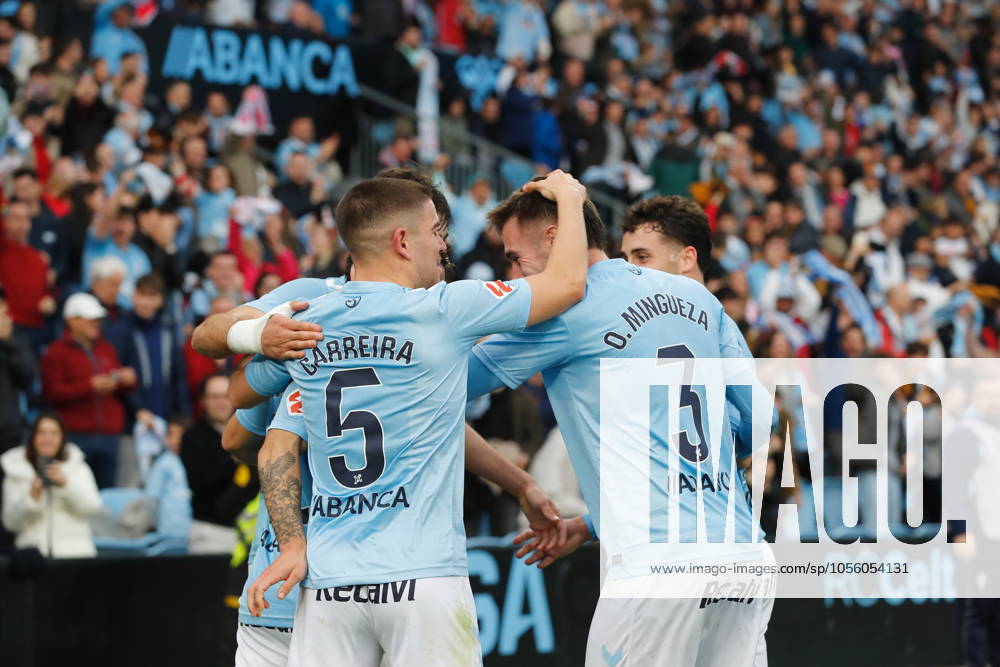 Celta team group, Mannschaftsbild, Totale (Celta), DECEMBER 21, 2024 - Football Soccer : Celta team group celebrate after Alfonso Gonzalez s goal during Spanish La Liga EA Sports match between RC Celta de Vigo 2-0 Real Sociedad at the Estadio Abanca Balaidos in Vigo, Spain. Noxthirdxpartyxsales (276806841)