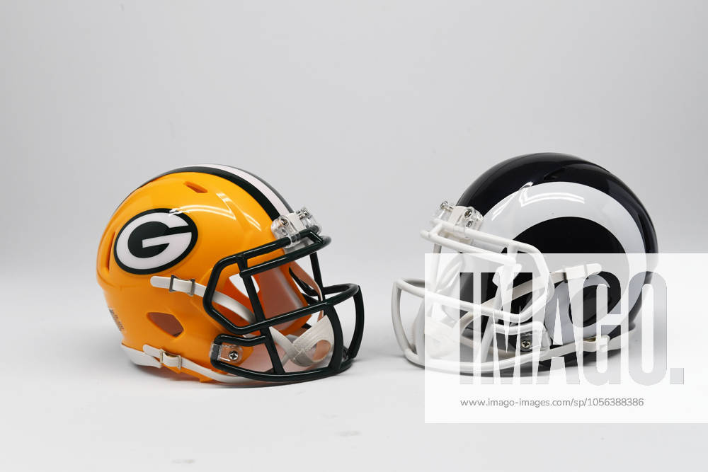 NFL, American Football Herren, USA Creative Detailed view of Green Bay Packers (left) and Los Angeles Rams helmets.