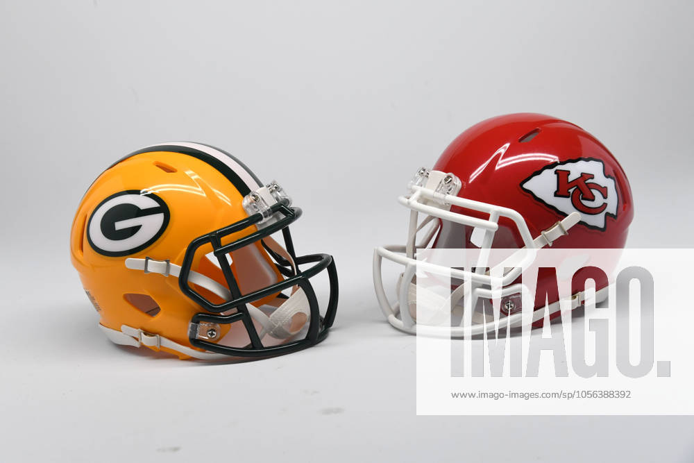 NFL, American Football Herren, USA Creative Detailed view of Green Bay Packers (left) and Kansas City Chiefs helmets.