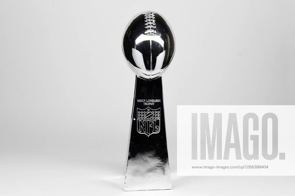 NFL, American Football Herren, USA Creative Detailed view of Vince Lombardi Trophy. The trophy is awarded each year to the winning team of the NFL championship game Super Bowl between the AFC and the NFC.