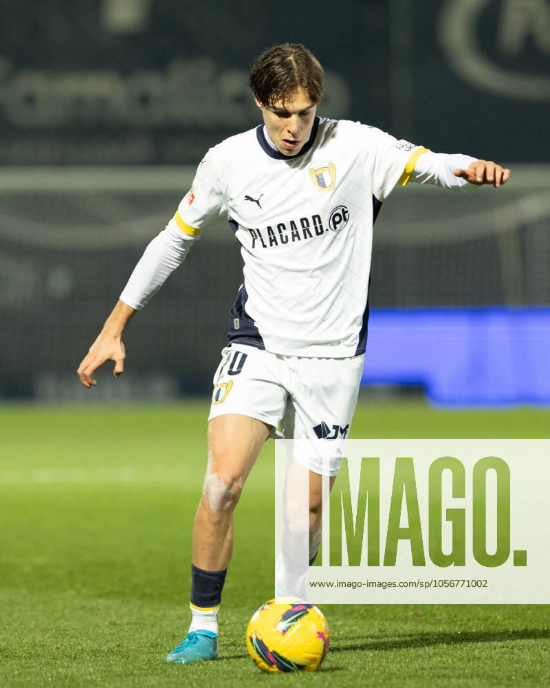 GUSTAVO SA from Famalicao seen on action during the Liga Portugal Betclic 2024 25 match between FC Famalicao and Santa Clara at Estadio do Municipal de Famalicao 30, 2024 in Famalicao, Portugal. Final Score FC Famalicao 1 - 2 Santa Clara Famalicao Portugal - ZUMAl192 20241230_zsp_l192_007