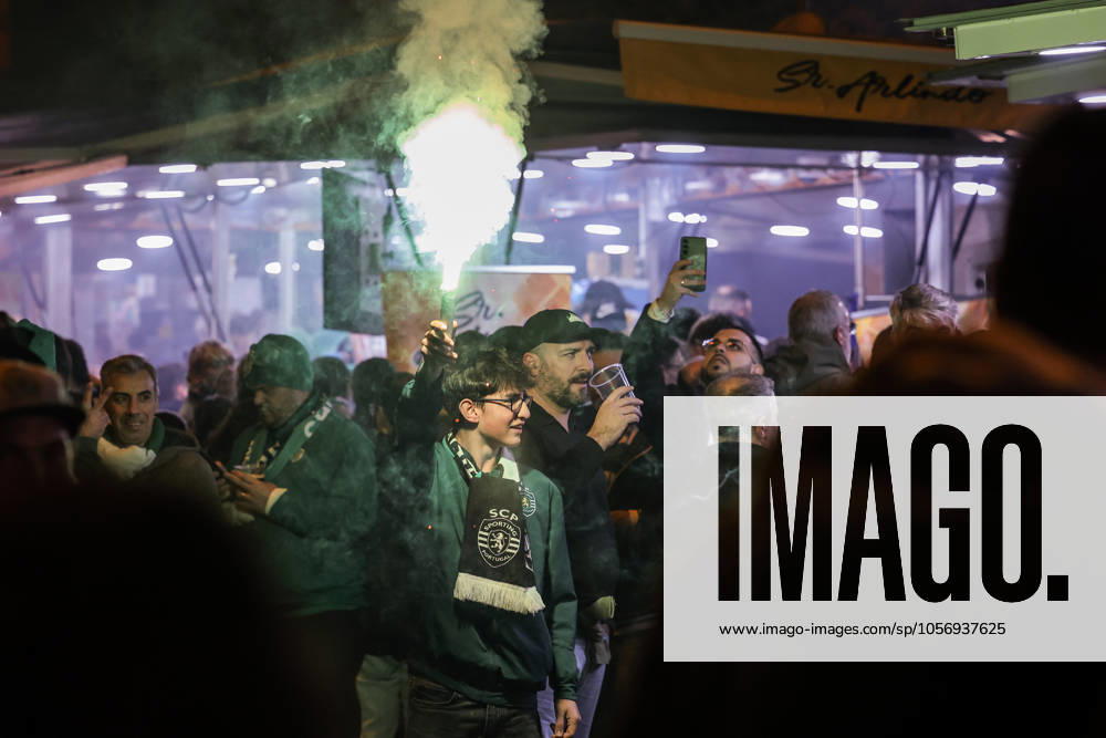 Sporting CP v Benfica, Liga Portugal Betclic, Lisbon, Portugal Lisbon, Portugal. 29th, December 2024. Football fans of Sporting CP are warming up outside the stadion before the Liga Portugal Betclic match between Sporting CP and Benfica at Estadio Jose Alvalade in Lisbon. Portugal, Lisbon