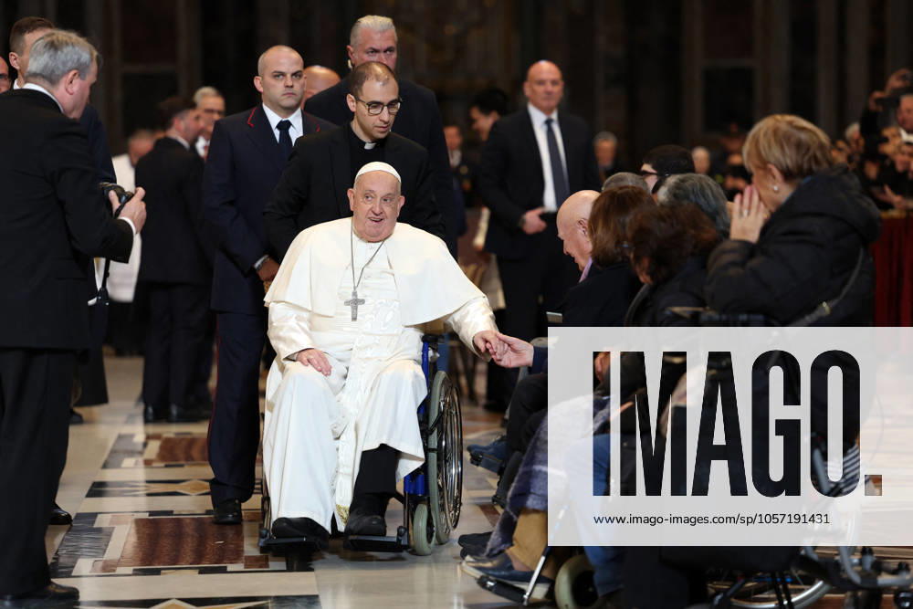Pope Francis Bergoglio attends the celebration of the Epiphany of the Lord Holy Mass Rome, Italy 06.01.2025 : Pope Francis Bergoglio he goes away in a wheelchair and greets children, disabled faithful after the Epiphany of the Lord Holy Mass on Altar of the Confession, St. Peter’s Basilica Rome italy Italy