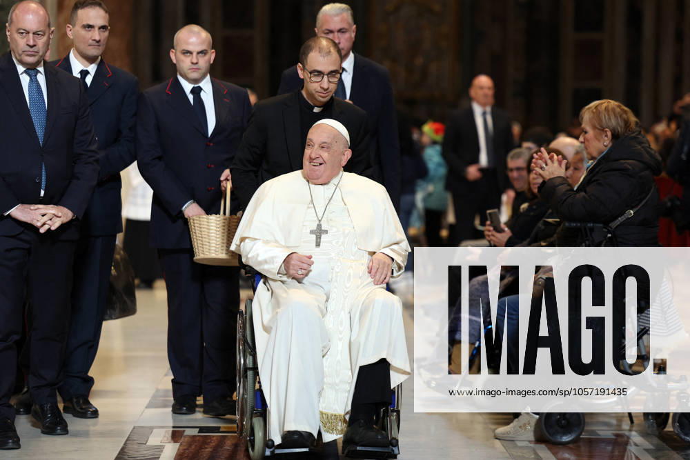Pope Francis Bergoglio attends the celebration of the Epiphany of the Lord Holy Mass Rome, Italy 06.01.2025 : Pope Francis Bergoglio he goes away in a wheelchair and greets children, disabled faithful after the Epiphany of the Lord Holy Mass on Altar of the Confession, St. Peter’s Basilica Rome italy Italy